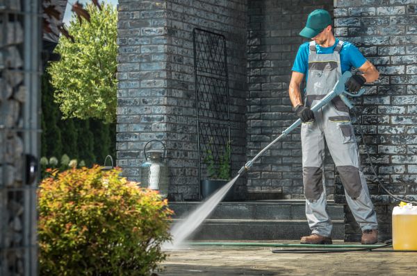 Outside House Cleaning in Tarpon Springs